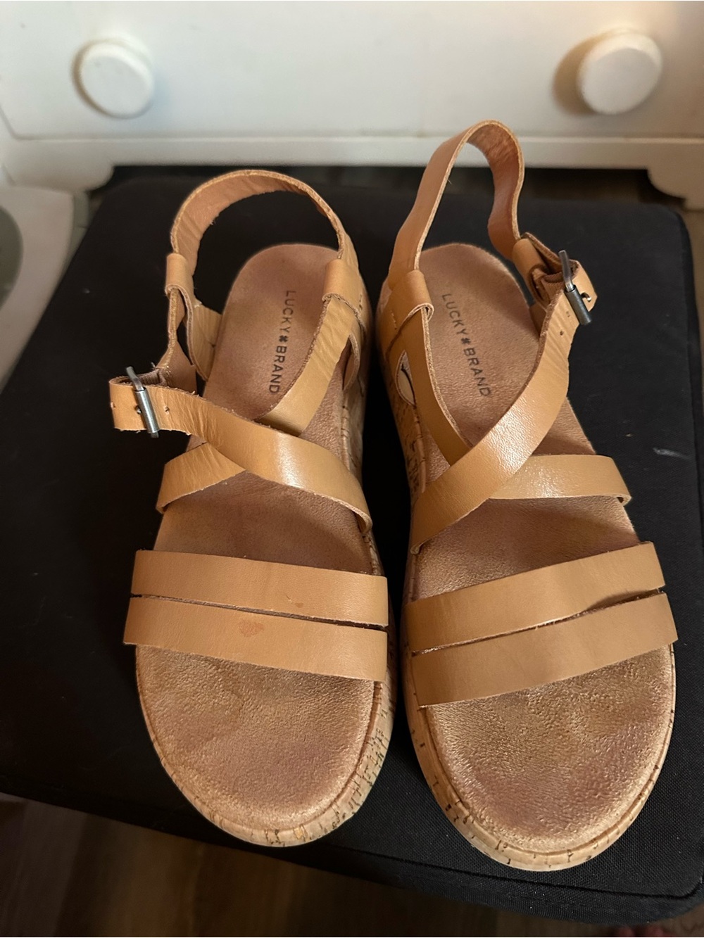 Lucky Brand Women's Tan Leather Cross-Strap Sandals